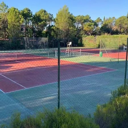 Dans Le Domaine Du Capitou * Fréjus